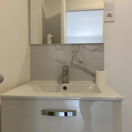 Charming Cosy In Town Centre Apartment