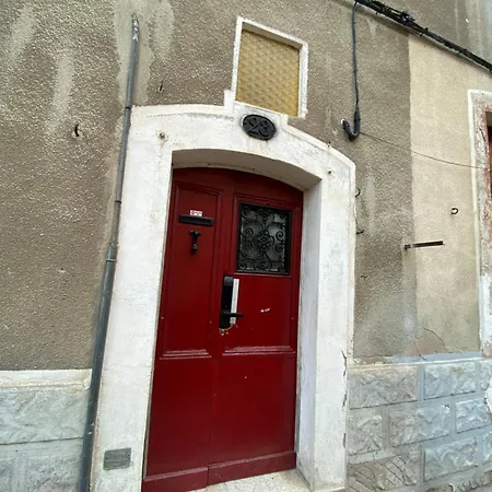 Charming Cosy In Town Centre Apartment *