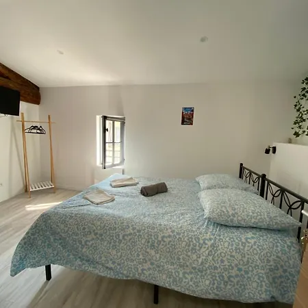 Charming Cosy In Town Centre