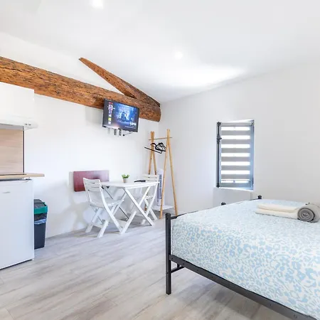 Charming Cosy In Town Centre *